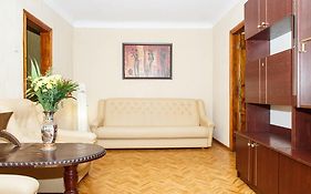 Apartment On Yatsenka Street Near Intourist Hotel